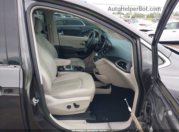 2C4RC1EG2LR136182 2020 CHRYSLER PACIFICA Gray Вид салону спереду