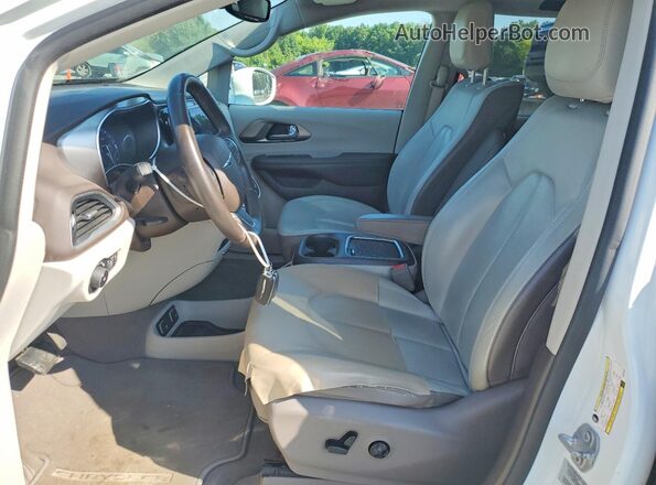 2C4RC1EG3HR636021 2017 CHRYSLER PACIFICA White Вид задньої частини салону