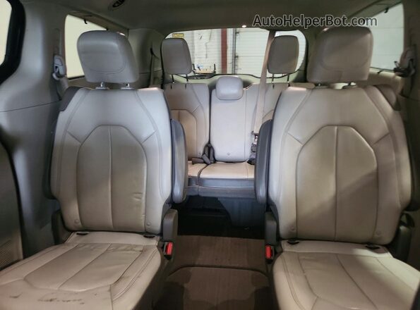 2C4RC1EG5JR102718 2018 CHRYSLER PACIFICA Black უკანა სავარძლების ხედი
