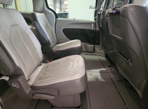 2C4RC1EG5JR102718 2018 CHRYSLER PACIFICA Black უკანა სალონის ხედი