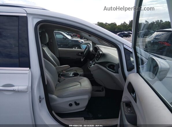 2C4RC1EG5JR171165 2018 CHRYSLER PACIFICA White Vista interior delantera