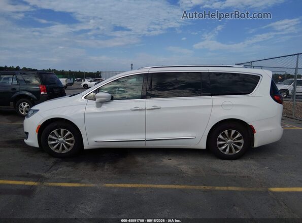 2C4RC1EG5JR171165 2018 CHRYSLER PACIFICA White Vista interior de 360 grados