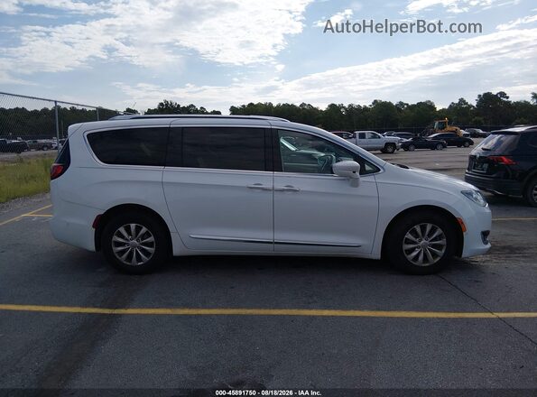 2C4RC1EG5JR171165 2018 CHRYSLER PACIFICA White Vista interior trasera