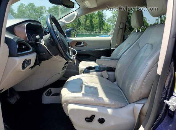 2C4RC1EG5JR189150 2018 CHRYSLER PACIFICA Blue Rear seats view