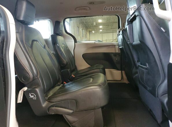 2C4RC1EG6HR635249 2017 CHRYSLER PACIFICA Black Widok wnętrza z tyłu