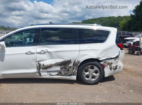 2C4RC1EG7HR539081 2017 CHRYSLER PACIFICA Белый Вид спереди