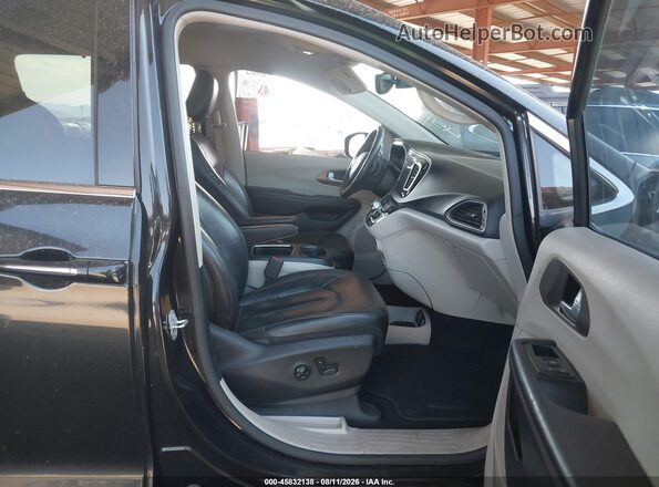 2C4RC1EG7HR643926 2017 CHRYSLER PACIFICA Black Front interior view