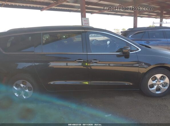 2C4RC1EG7HR643926 2017 CHRYSLER PACIFICA Black Rear interior view
