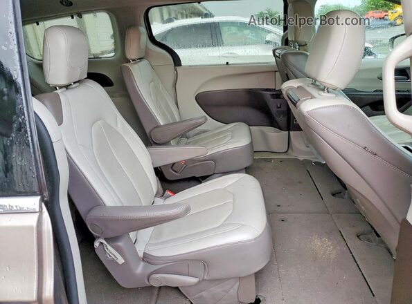 2C4RC1EG7HR768926 2017 CHRYSLER PACIFICA Tan Вид задньої частини салону