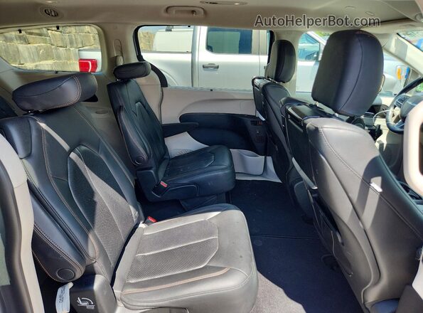 2C4RC1EG7LR269469 2020 CHRYSLER PACIFICA Silver Vista interior trasera
