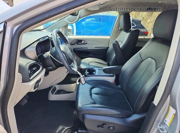 2C4RC1EG7LR269469 2020 CHRYSLER PACIFICA Silver Vista interior delantera
