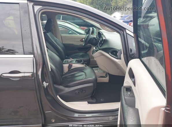 2C4RC1EG8HR614435 2017 CHRYSLER PACIFICA Gray Front interior view