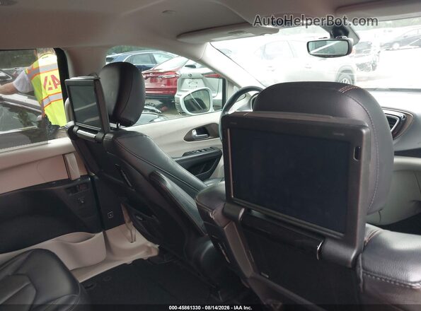 2C4RC1EG8HR614435 2017 CHRYSLER PACIFICA Gray 