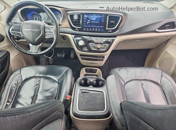 2C4RC1EG8JR148379 2018 CHRYSLER PACIFICA Gray Вид панелі приладів