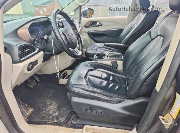 2C4RC1EG8JR148379 2018 CHRYSLER PACIFICA Gray Вид салону спереду