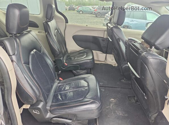 2C4RC1EG8JR148379 2018 CHRYSLER PACIFICA Gray Вид задньої частини салону