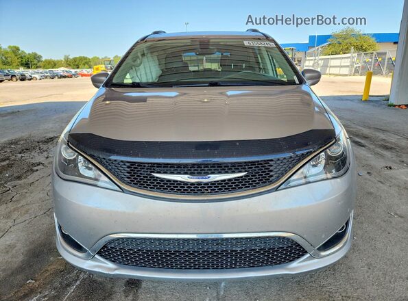 2C4RC1EG9HR840144 2017 CHRYSLER PACIFICA Silver Widok z przodu