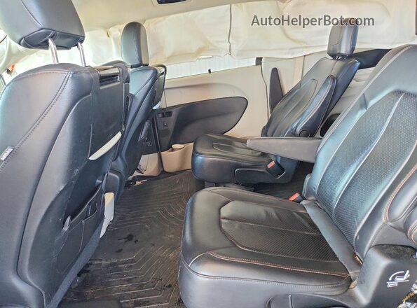 2C4RC1EG9HR840144 2017 CHRYSLER PACIFICA Silver Widok wnętrza z tyłu