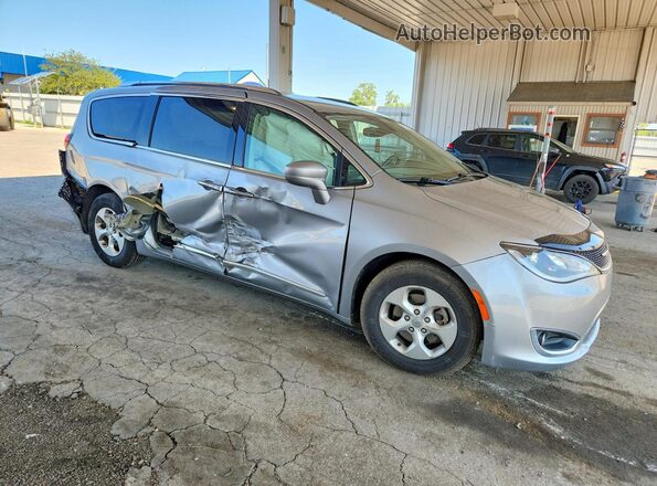 2C4RC1EG9HR840144 2017 CHRYSLER PACIFICA Silver Przód prawy