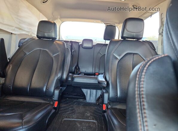 2C4RC1EG9HR840144 2017 CHRYSLER PACIFICA Silver Widok tylnych siedzeń