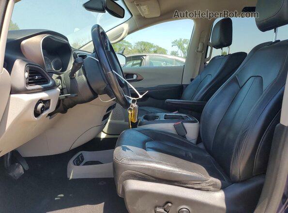 2C4RC1EGXHR514546 2017 CHRYSLER PACIFICA Синий Вид салона спереди