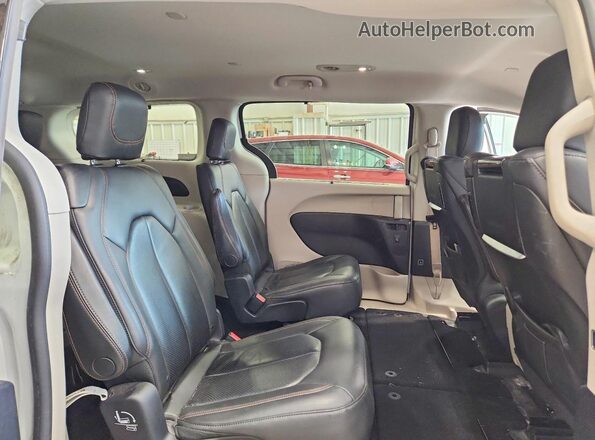 2C4RC1EGXHR565187 2017 CHRYSLER PACIFICA Белый Вид задней части салона
