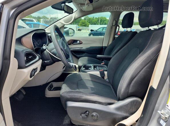 2C4RC1FG0JR157480 2018 CHRYSLER PACIFICA Silver Vista interior delantera