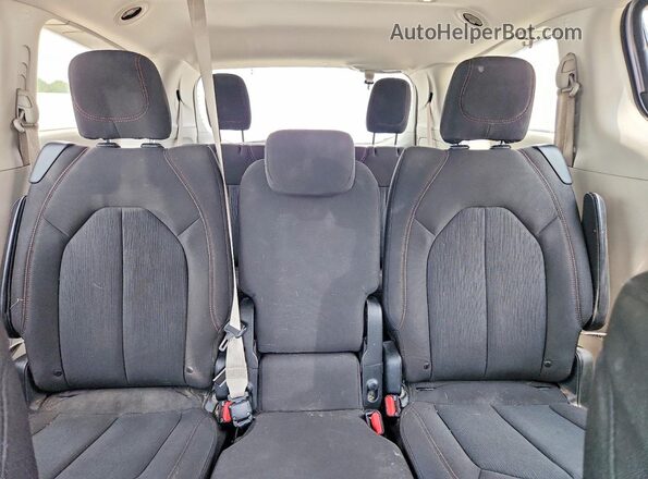 2C4RC1FG0JR157480 2018 CHRYSLER PACIFICA Silver Vista de los asientos traseros