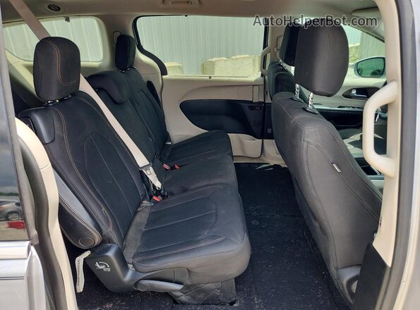 2C4RC1FG0JR157480 2018 CHRYSLER PACIFICA Silver Vista interior trasera