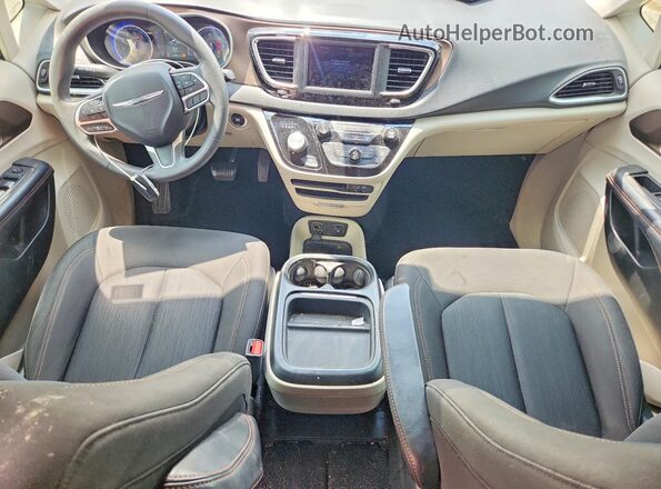 2C4RC1FG0JR157480 2018 CHRYSLER PACIFICA Silver Vista del salpicadero