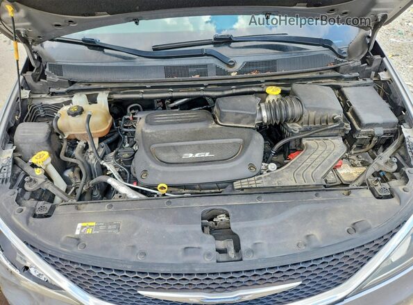 2C4RC1FG0JR157480 2018 CHRYSLER PACIFICA Silver Vista del compartimento del motor
