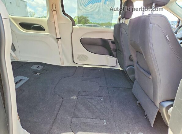 2C4RC1FG1JR107008 2018 CHRYSLER PACIFICA Gray Вид задньої частини салону