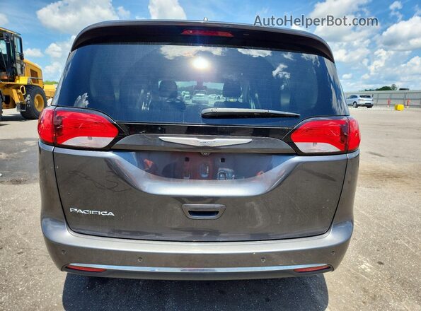 2C4RC1FG1JR107008 2018 CHRYSLER PACIFICA Gray Вид ззаду