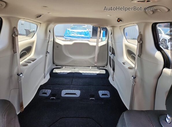 2C4RC1FG1JR107008 2018 CHRYSLER PACIFICA Gray Вид задніх сидінь