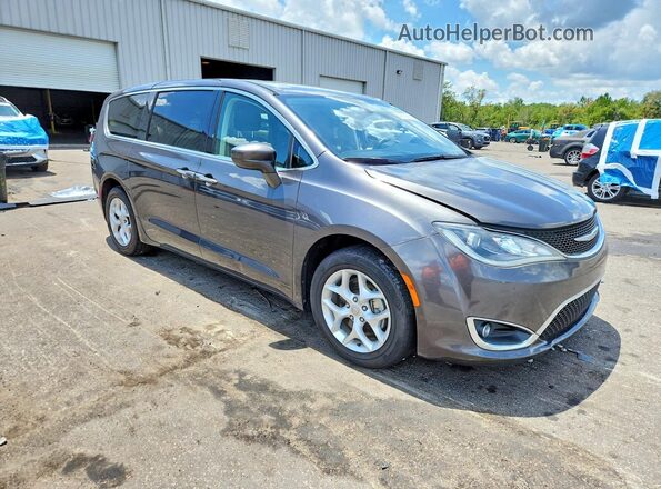 2C4RC1FG1JR107008 2018 CHRYSLER PACIFICA Gray Передня права чверть