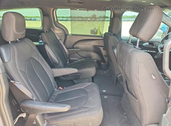 2C4RC1FG1JR357848 2018 CHRYSLER PACIFICA White Widok wnętrza z tyłu