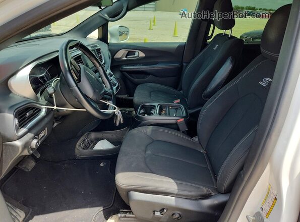 2C4RC1FG1JR357848 2018 CHRYSLER PACIFICA White Widok wnętrza z przodu