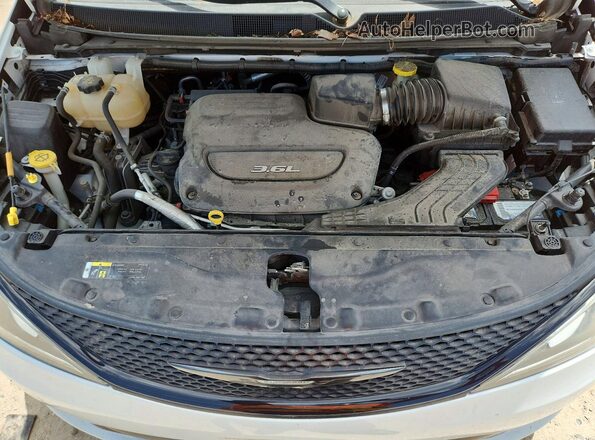 2C4RC1FG1JR357848 2018 CHRYSLER PACIFICA White Widok komory silnika