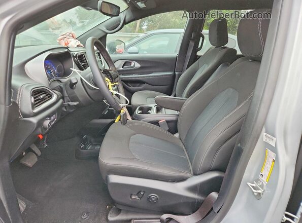 2C4RC1FG3RR191361 2024 CHRYSLER PACIFICA Silver Vista interior delantera