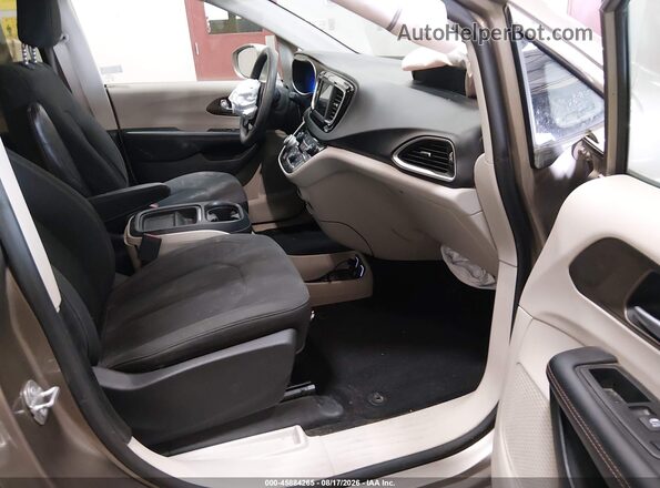 2C4RC1FG6JR116108 2018 CHRYSLER PACIFICA Beige Вид салону спереду