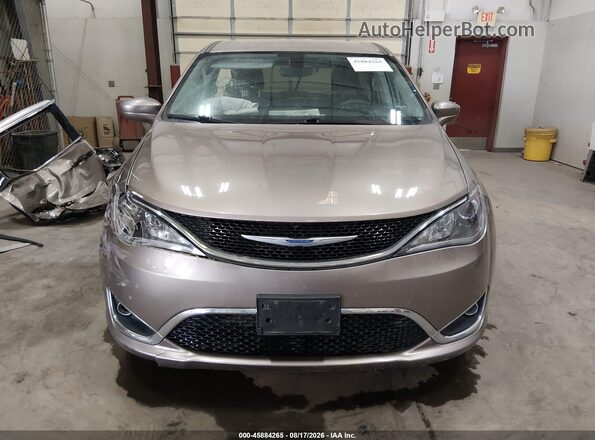 2C4RC1FG6JR116108 2018 CHRYSLER PACIFICA Beige Вид задньої частини салону