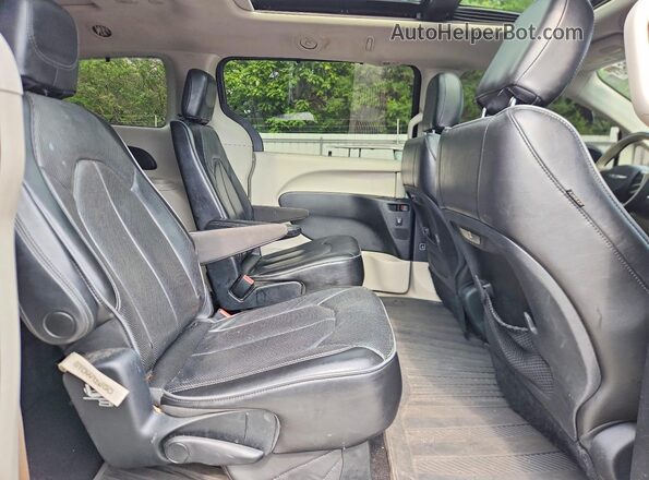 2C4RC1GG0JR273986 2018 CHRYSLER PACIFICA Black Вид задньої частини салону