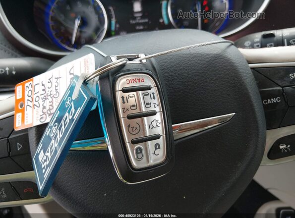 2C4RC1GG1HR528543 2017 CHRYSLER PACIFICA Серый Вид панели приборов