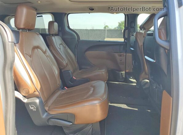 2C4RC1GG1JR354365 2018 CHRYSLER PACIFICA Белый Вид задней части салона