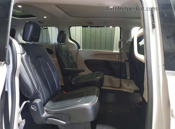 2C4RC1GG1KR730337 2019 CHRYSLER PACIFICA White Widok wnętrza z tyłu