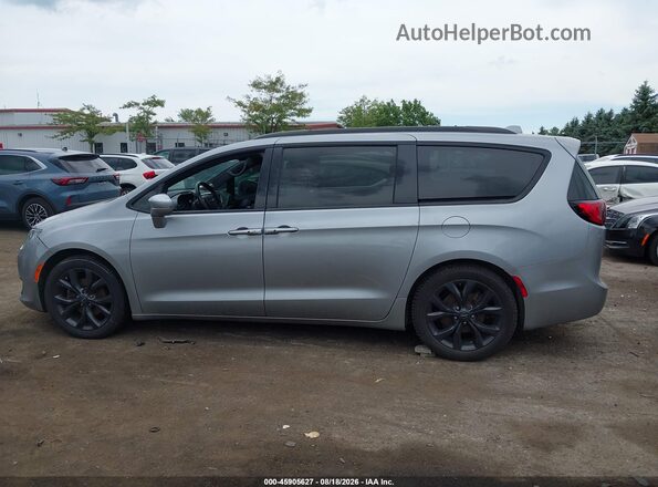 2C4RC1GG1LR177464 2020 CHRYSLER PACIFICA Silver Widok wnętrza z tyłu
