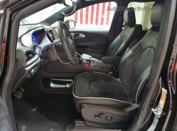 2C4RC1GG1SR550808 2025 CHRYSLER PACIFICA Черный Вид салона спереди