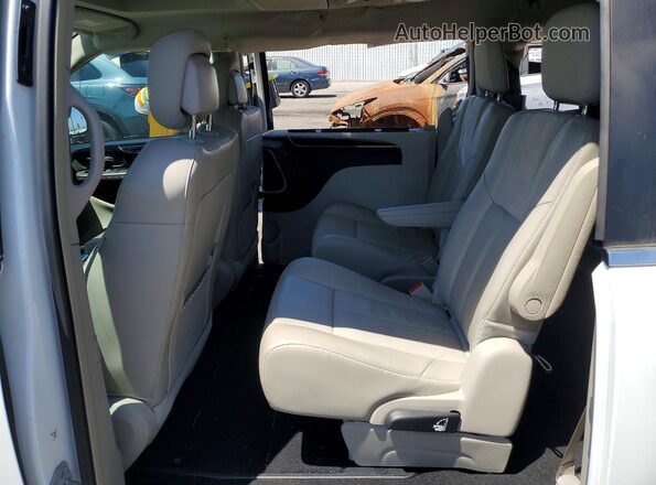 2C4RC1GG4GR200600 2016 CHRYSLER TOWN White Вид задньої частини салону