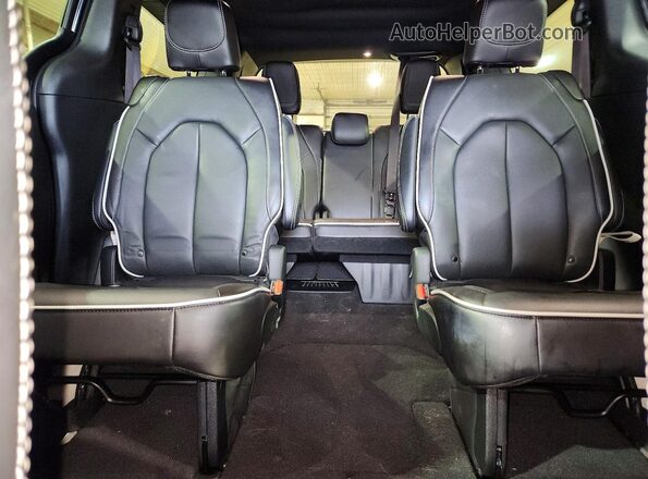 2C4RC1GG4VR557126 2027 CHRYSLER PACIFICA Black Widok tylnych siedzeń