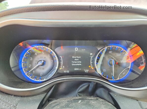 2C4RC1GG5HR650709 2017 CHRYSLER PACIFICA Burgundy ხელსაწყოთა პანელის ხედი